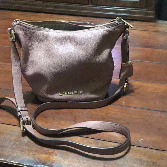 USED— AUTHENTIC MICHEAL KORS DUSTY ROSE CROSSBODY - Picture 2 of 8